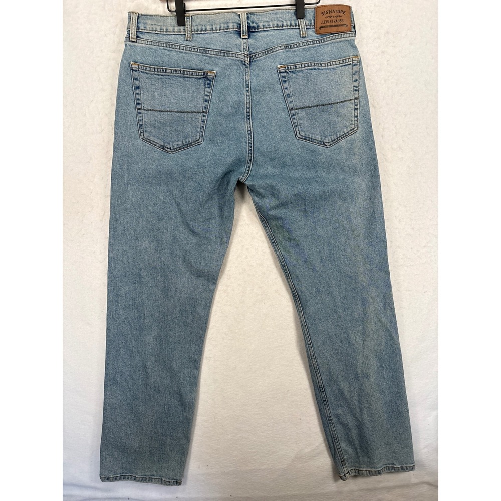 Signature by Levi Strauss Mens Regular Fit Light Wash Denim Jeans 37x31.5 - Picture 4 of 9